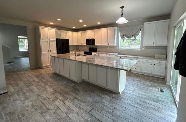 Building Photo - 20006 156th St E