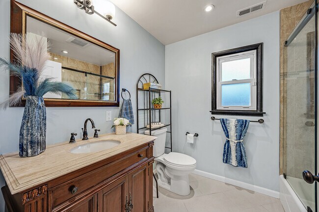 Building Photo - 2438 Upland Dr