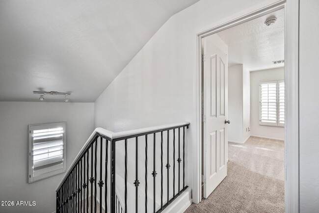 Building Photo - 933 W Aspen Way