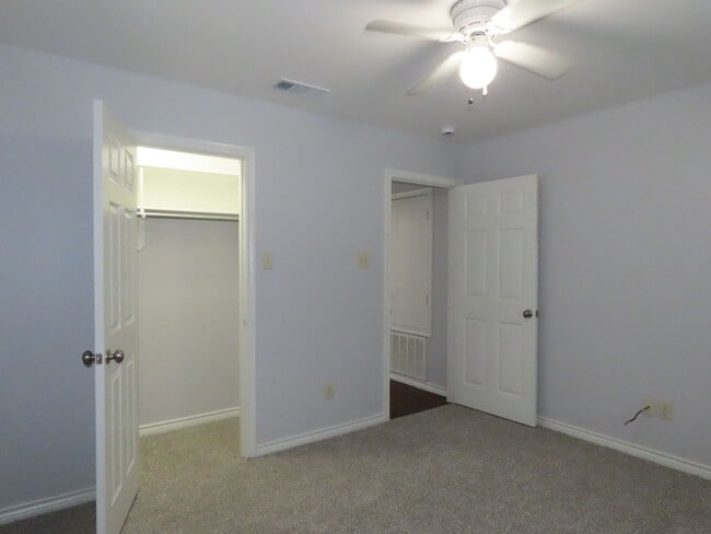 Building Photo - Whitehouse ISD -3 Bedroom, 2 Bath Duplex
