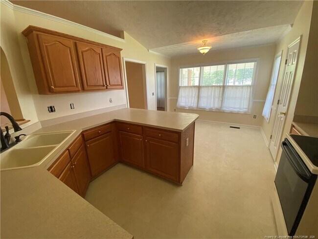 Building Photo - 6501 Ryefield Dr