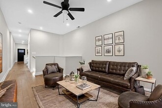 Building Photo - 3236 Mercer St