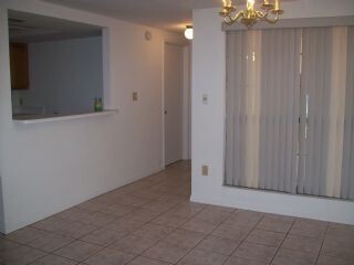 Building Photo - 3/3 Townhouse in Rockwood Villas – Great Location Near Bus Stop to UF!