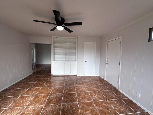 Building Photo - 4926 Calvin Dr
