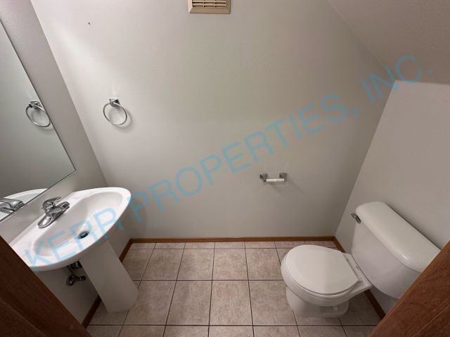 Building Photo - 1594 NE Cleveland Ave