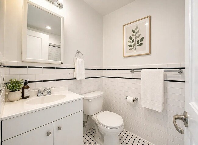 Building Photo - 105 Wilson Ave