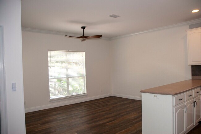 Building Photo - Luxury 3 bedroom 3.5 bath home in GATED co...