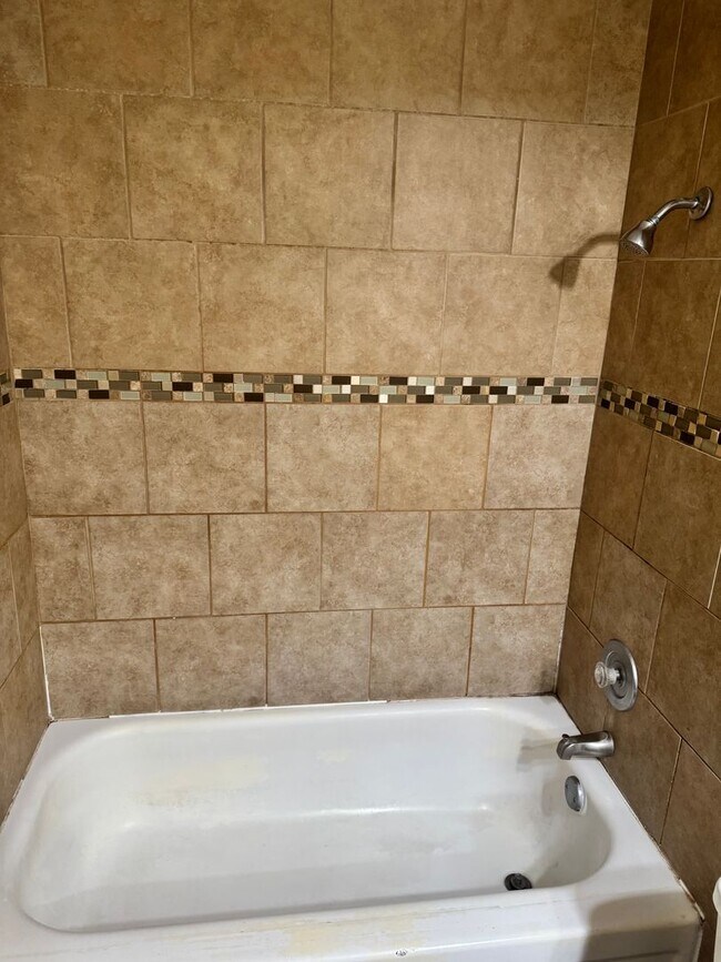 Building Photo - 4814 E Rialto Ave