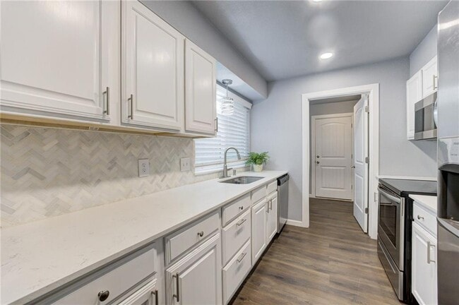 Building Photo - 2833 Indian Creek Blvd