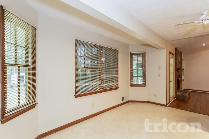 Building Photo - 1430 Hillside Pl SE