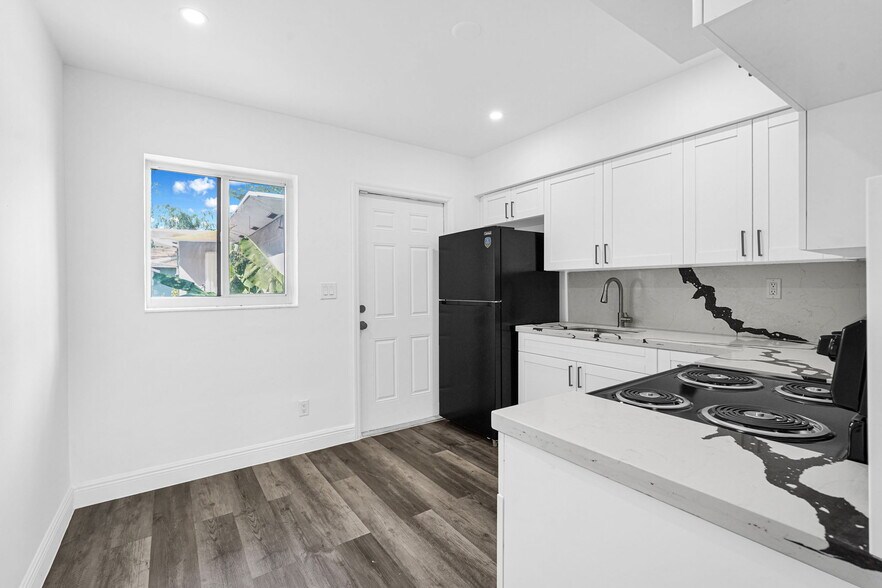 Primary Photo - 2212 Roosevelt St