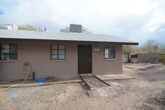 Building Photo - Charming 1 Bedroom 1 Bath Duplex! Central ...
