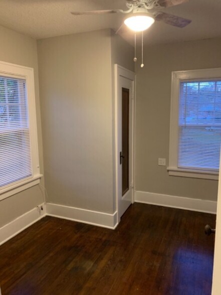 Building Photo - 921 Kennelworth Ave