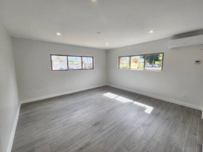 Building Photo - 10845 White St