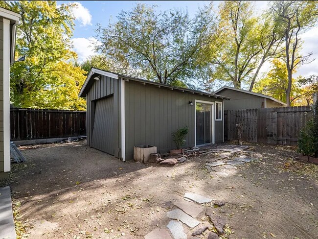 Building Photo - Beautiful, Spacious 3B/2.5Bath Single Family Home