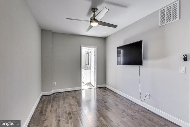 Building Photo - 317 Todd Pl NE