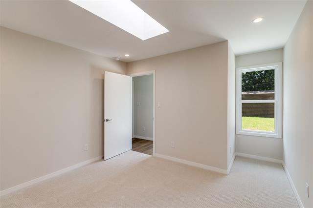 Building Photo - 3837 Clubway Ln