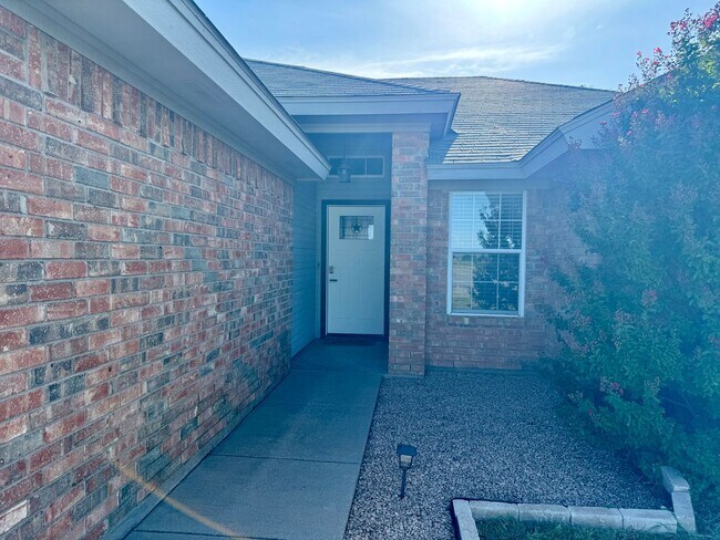 Building Photo - 2710 Bishop Rd