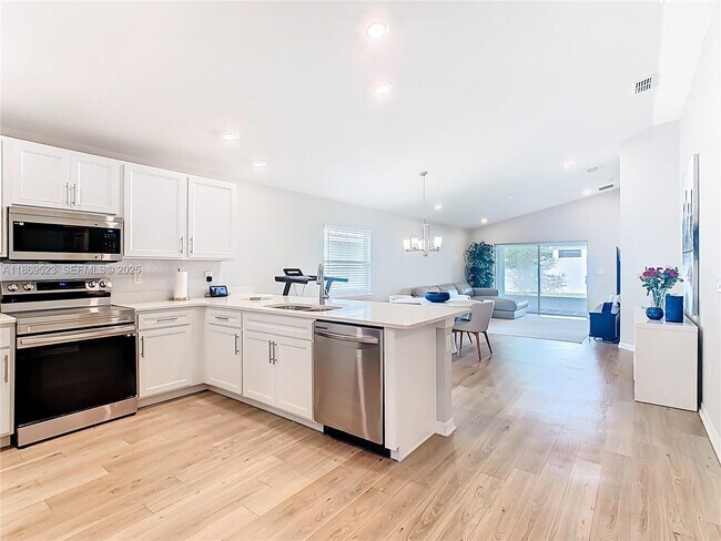 Building Photo - 1060 Cascade Dr