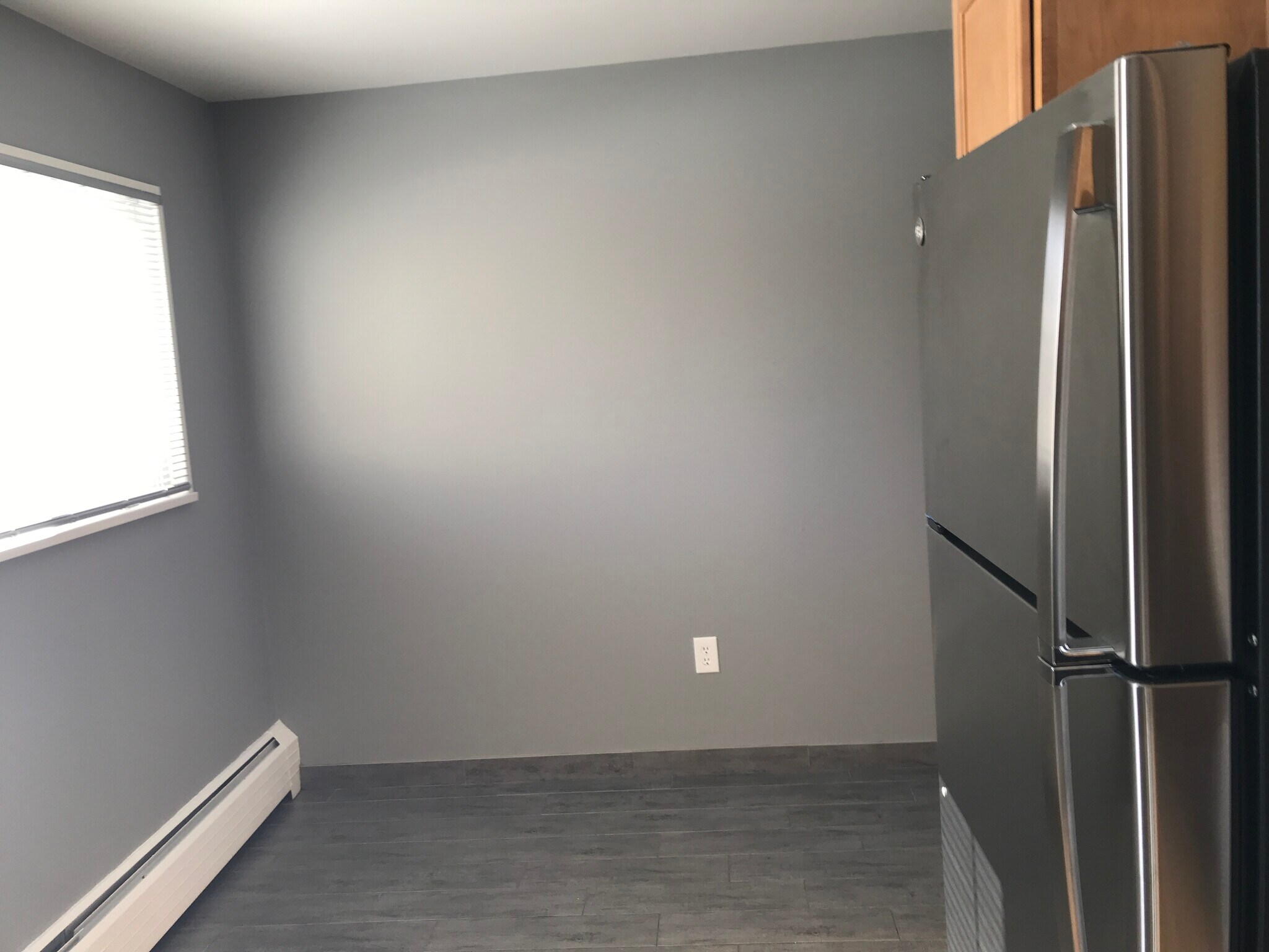 bright kitchen eating area - 1334 Marshall St