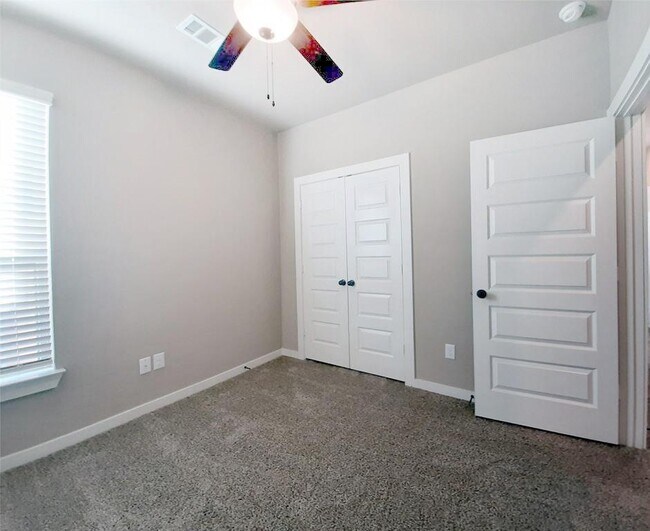 Building Photo - 9868 Grosbeak Ln