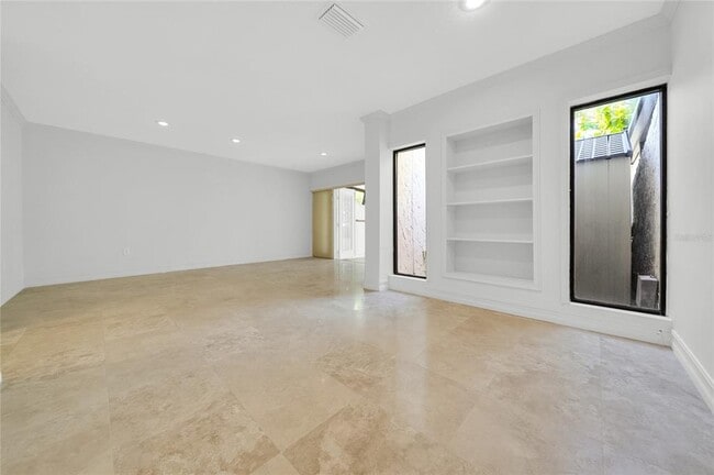 Building Photo - 8714 Cove Ct