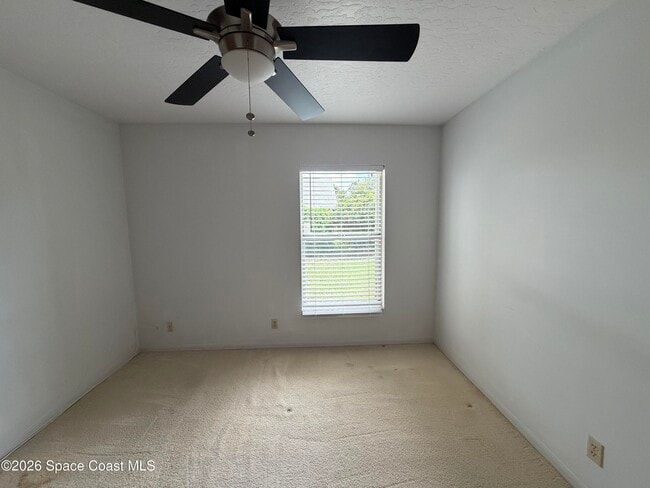 Building Photo - 925 Falls Trail