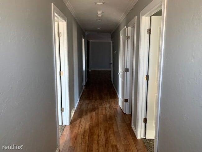 Building Photo - 4 br, 3 bath House - 115 G St