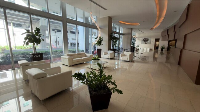 Building Photo - 1111 SW 1st Ave