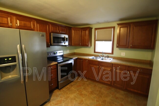 Building Photo - 826 Tayco St