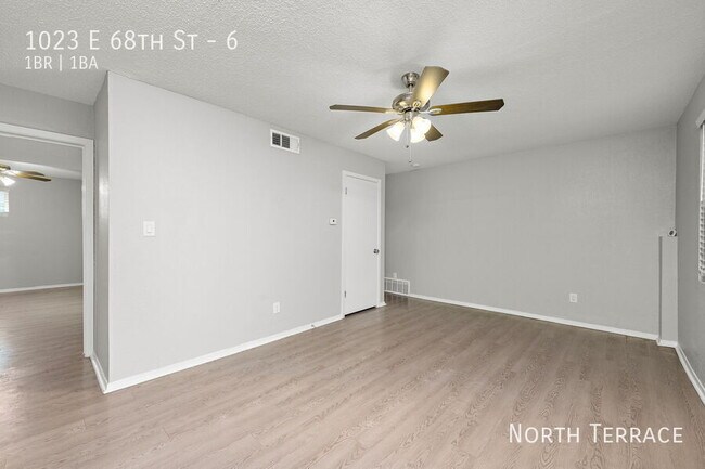Building Photo - 1023 E 68th St