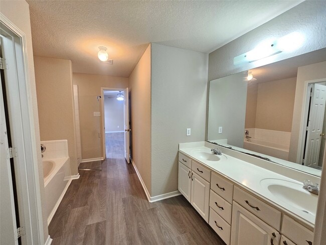 Building Photo - 11015 Walkup Way