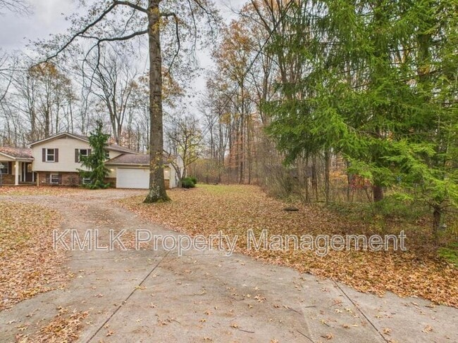 Building Photo - 874 Pleasant St