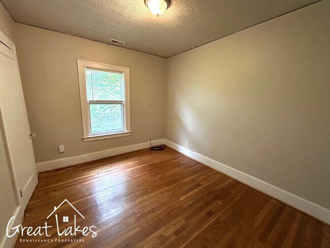 Building Photo - 2531 Pingree St