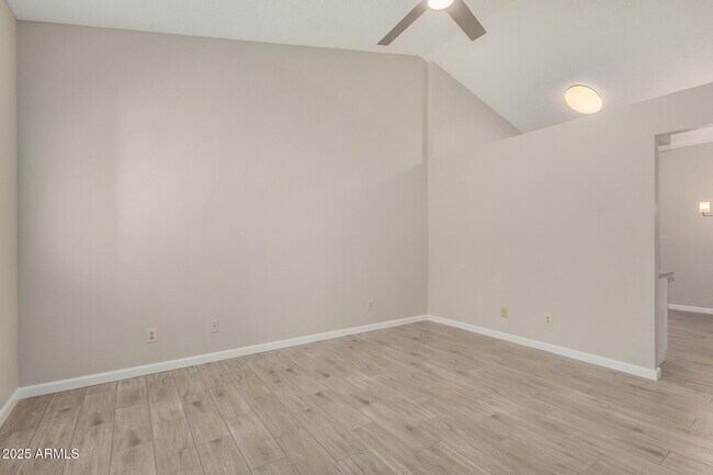 Building Photo - 5136 E Evergreen St