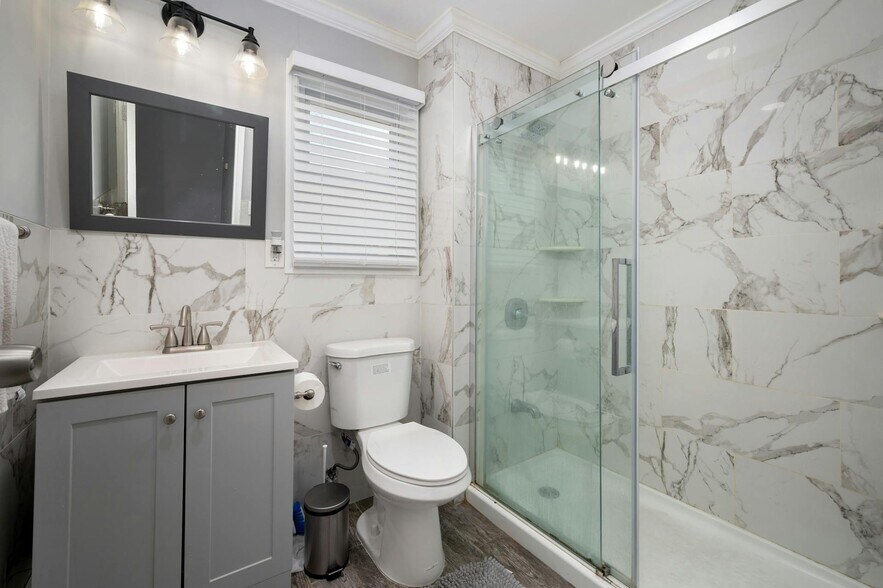 Building Photo - 180 Littleton Rd