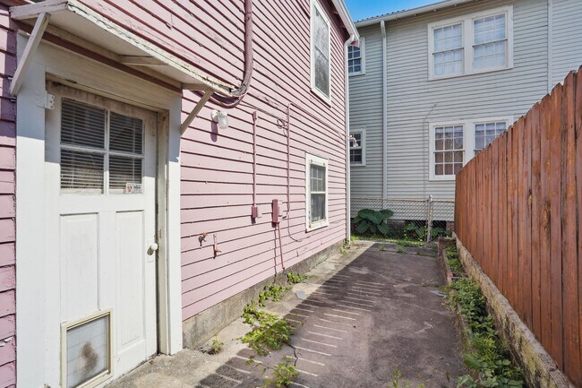 Building Photo - 3115 Nashville Ave