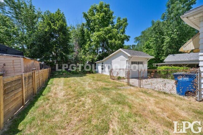 Building Photo - 3617 Homewood Ave