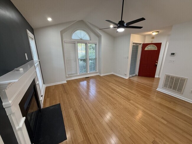 Building Photo - 304 Aqua Marine Ln