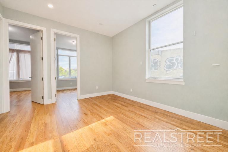 Building Photo - 2 Bed in Fort Greene with Roof Deck & Laundry!