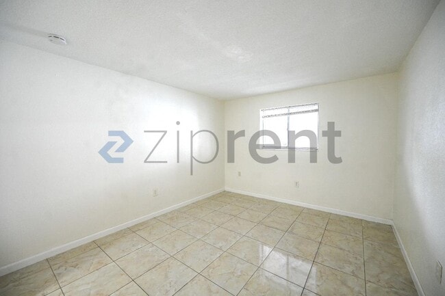 Building Photo - 6040 SW 26th St