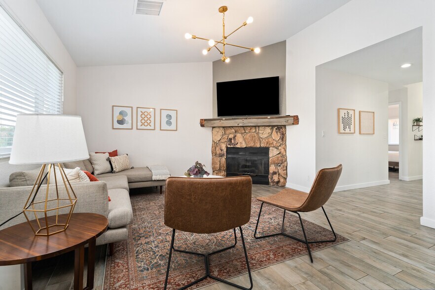 Living room - 79590 Port Royal Ave