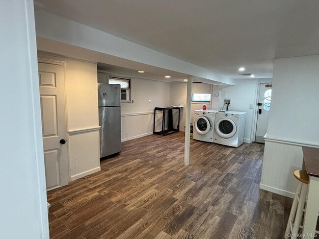 Building Photo - 44 Oswego Ave