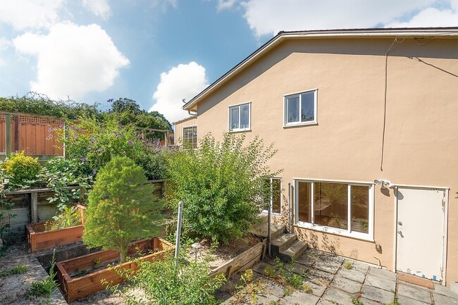 Building Photo - 2280 Rollingwood Dr