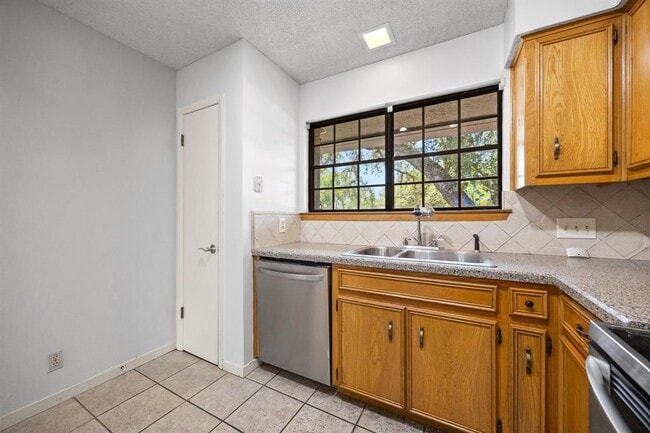Building Photo - 11205 D-K Ranch Rd