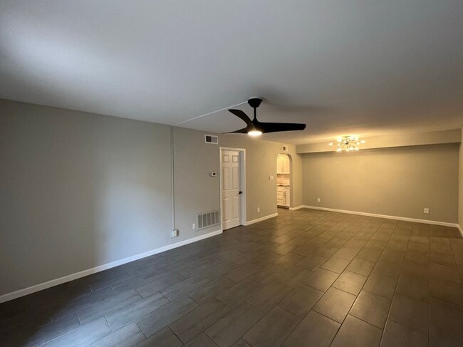 Building Photo - 2 Bedroom Condo in the Scottsdale Terrace Condominiums Community Near N Pima Rd and E Indian Scho...