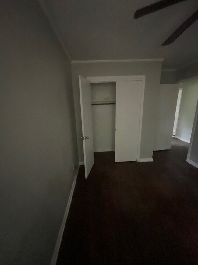 Building Photo - 2718 E Benwood Dr