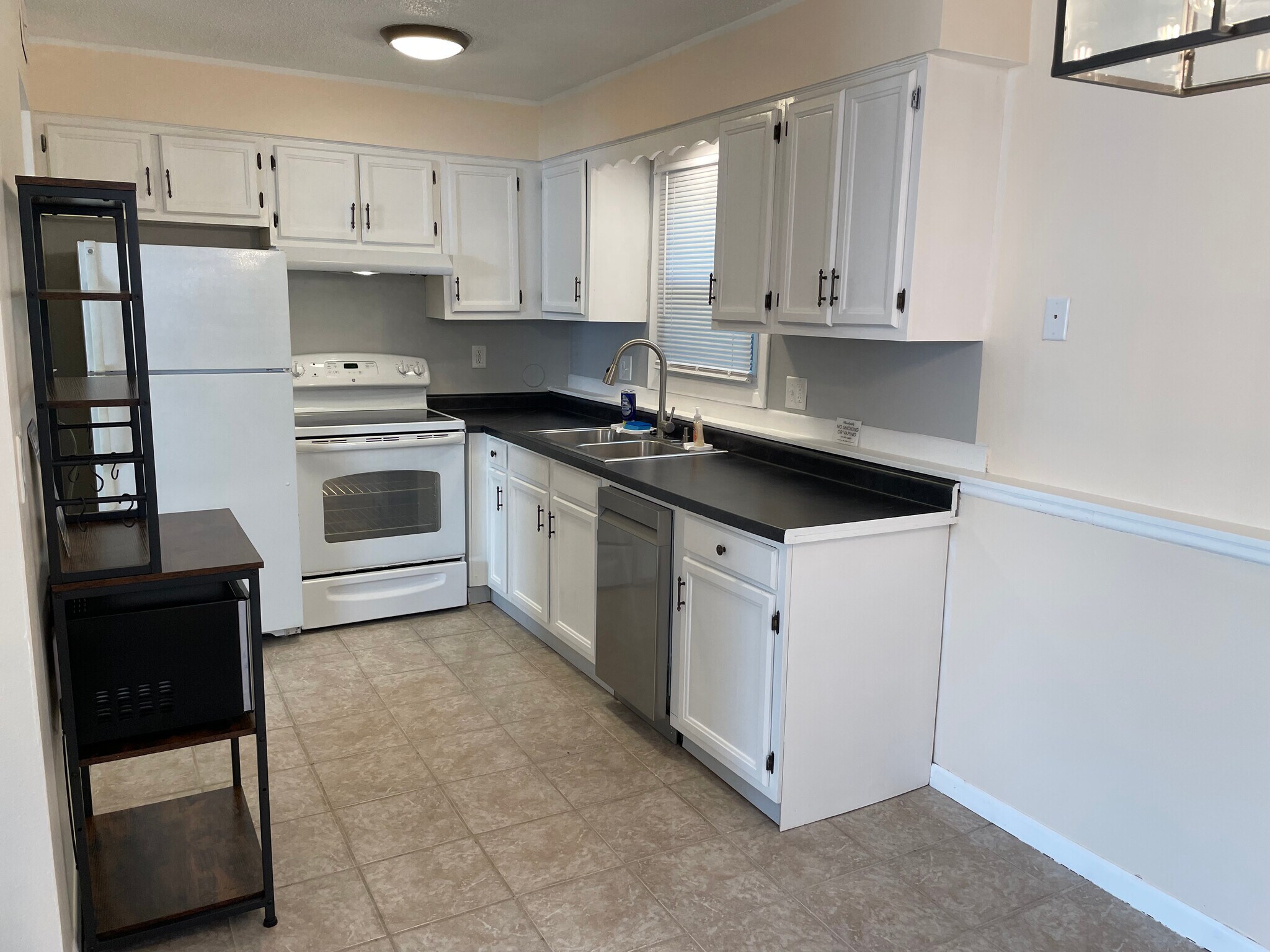 kitchen - 207 Wellons Dr