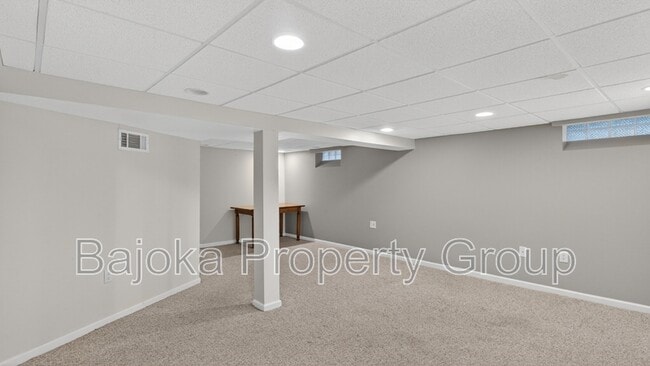 Building Photo - 648 Mayflower Ave