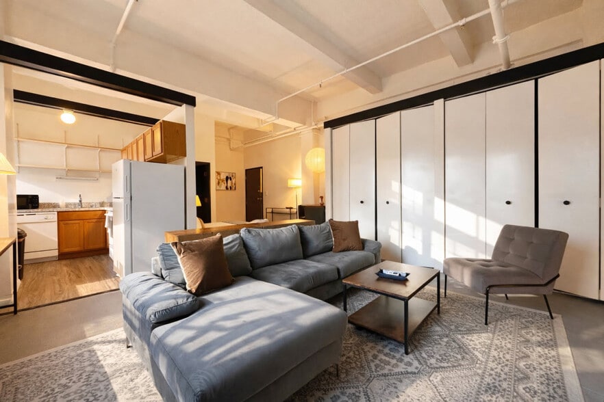 Building Photo - 823 N 2nd St